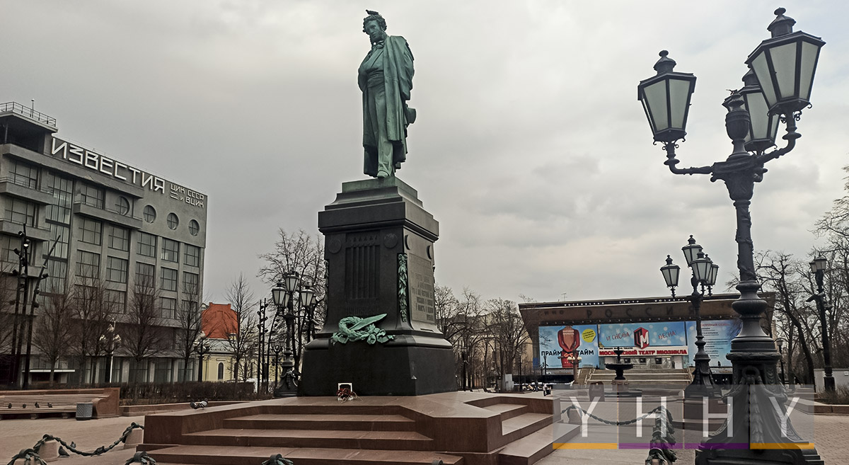 Памятник Пушкину на Пушкинской площади в Москве