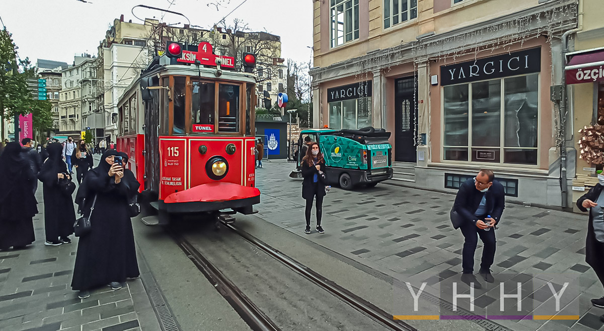 Ретро Трамвай Ностальжи в Стамбуле
