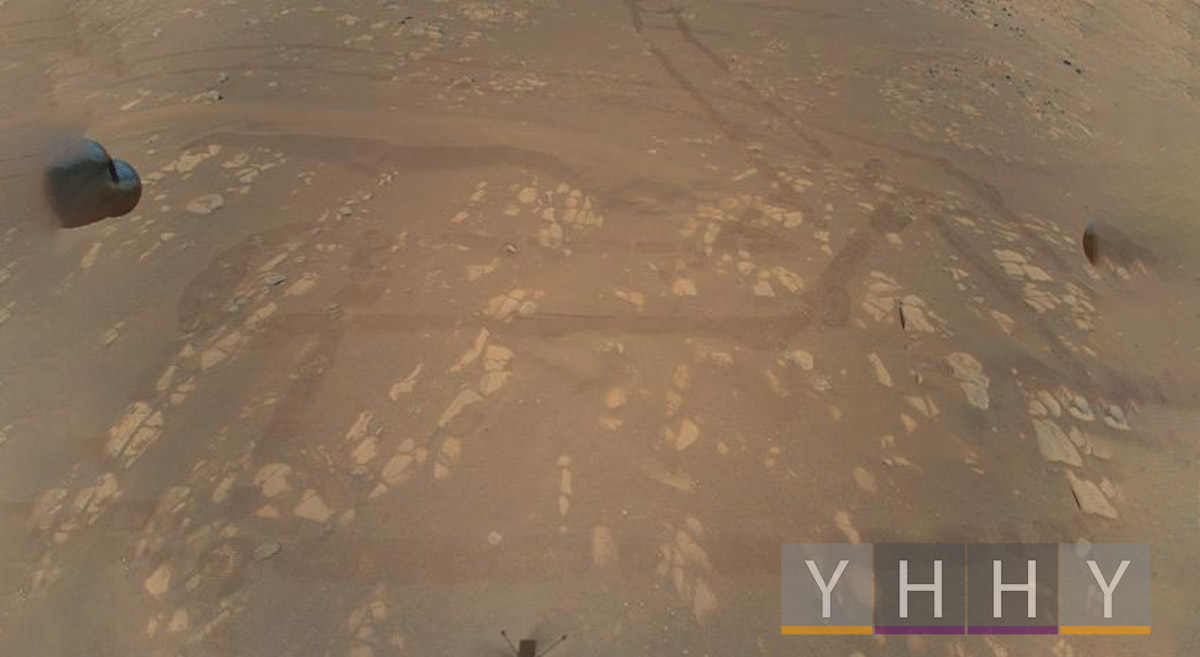 Вертолет НАСА Ingenuity сделал первые цветные фотографии поверхности Марса