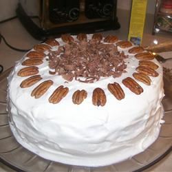 Слоеный шоколадный торт с пралине