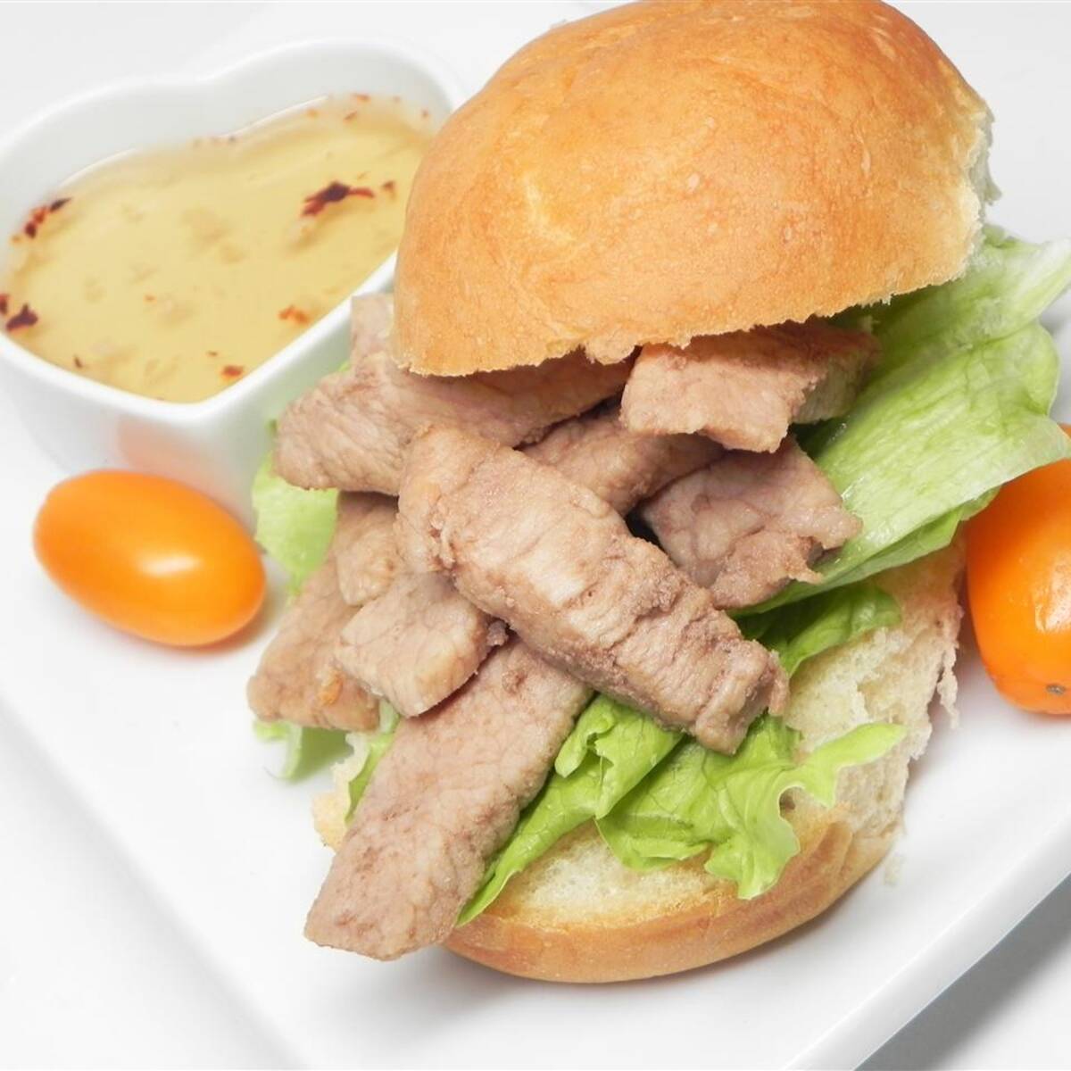 Сэндвич Марсала из свинины с острым и сладким соусом для макания