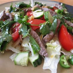 Тайский салат из говядины на гриле