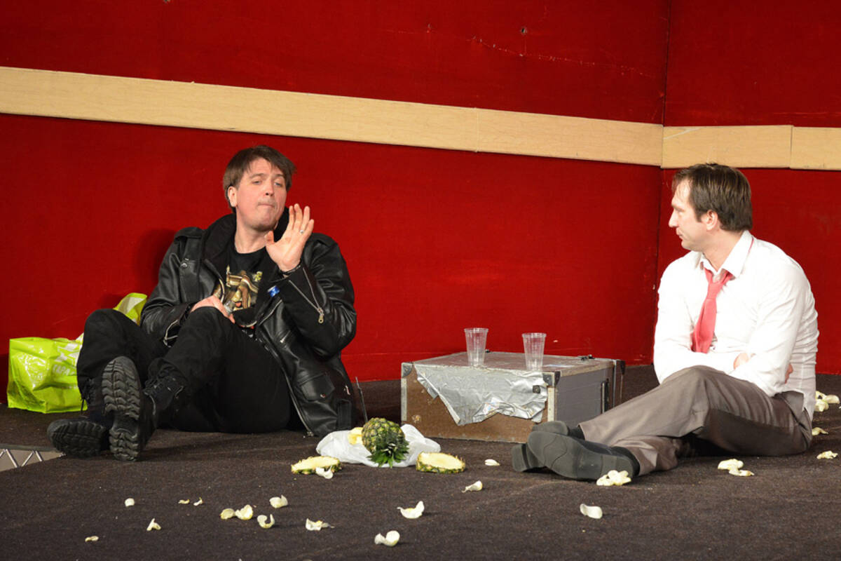 Афиша Двое в лифте, не считая текилы