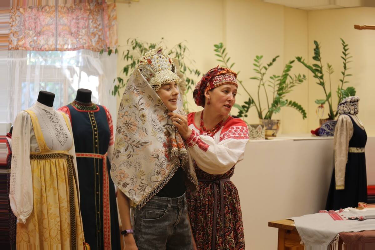Афиша Любят в праздники рядиться наши русские девицы