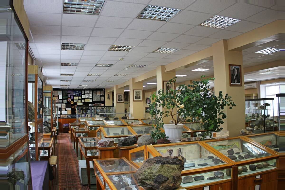 Афиша Обзорная экскурсия по Академгородку + Геологический музей